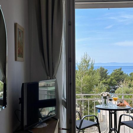 Spacious Family Apartment Near The Beach Макарска Екстериор снимка