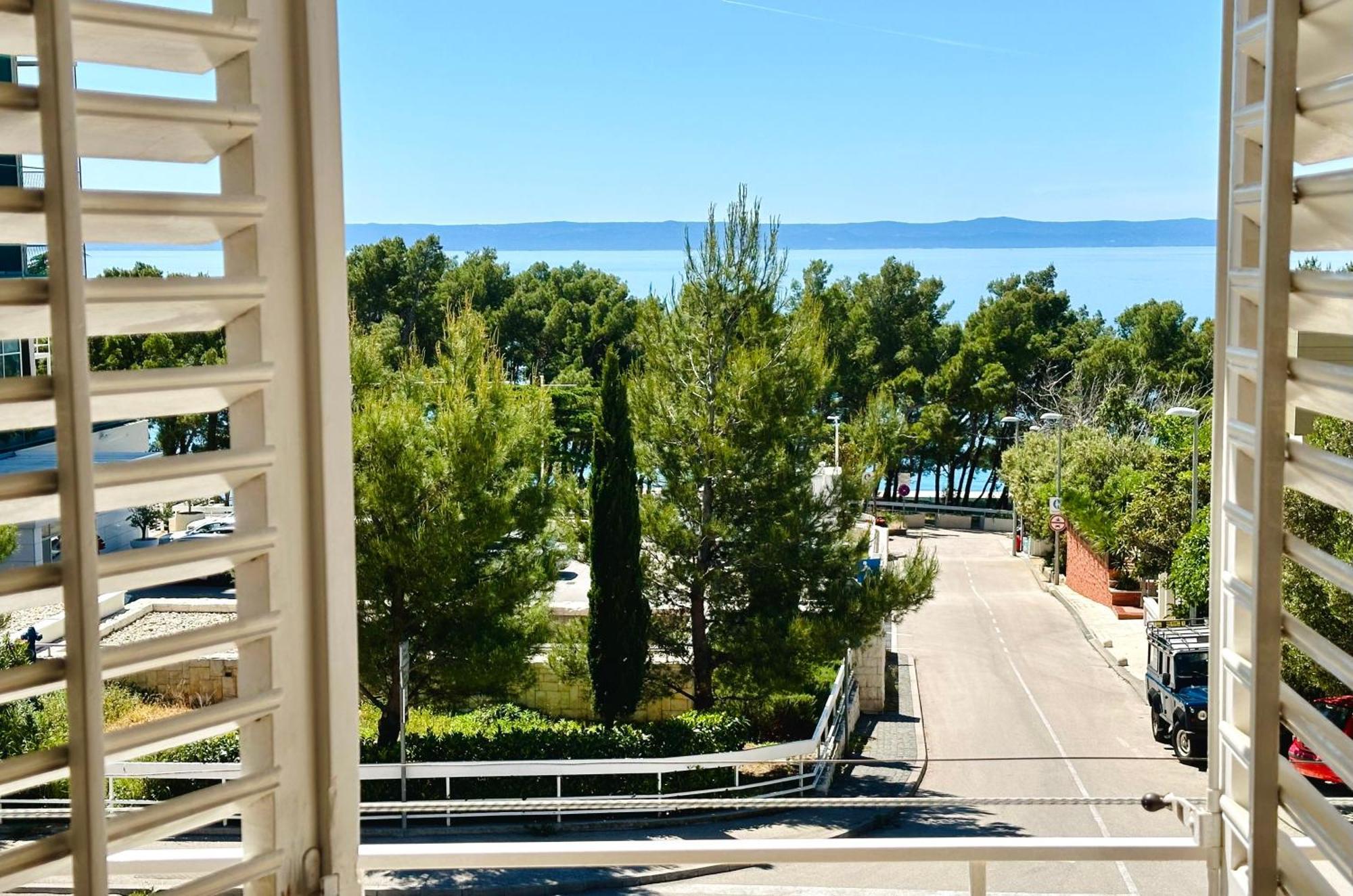 Spacious Family Apartment Near The Beach Макарска Екстериор снимка