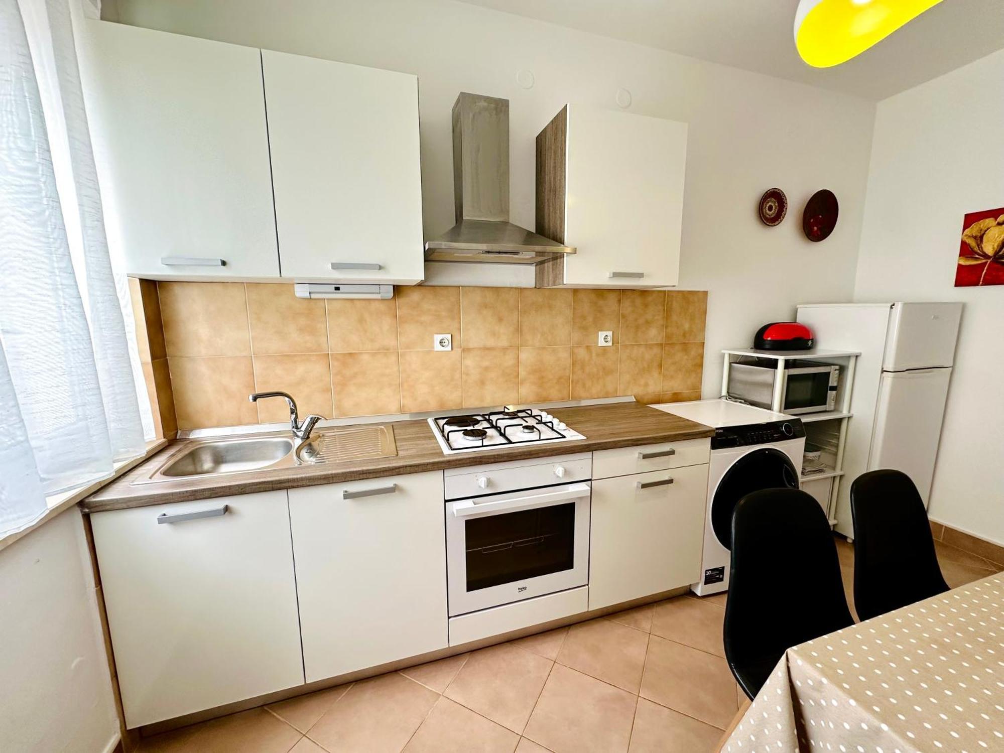 Spacious Family Apartment Near The Beach Макарска Екстериор снимка