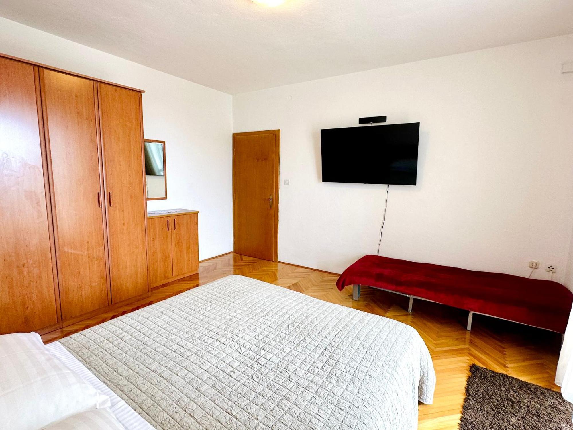 Spacious Family Apartment Near The Beach Макарска Екстериор снимка