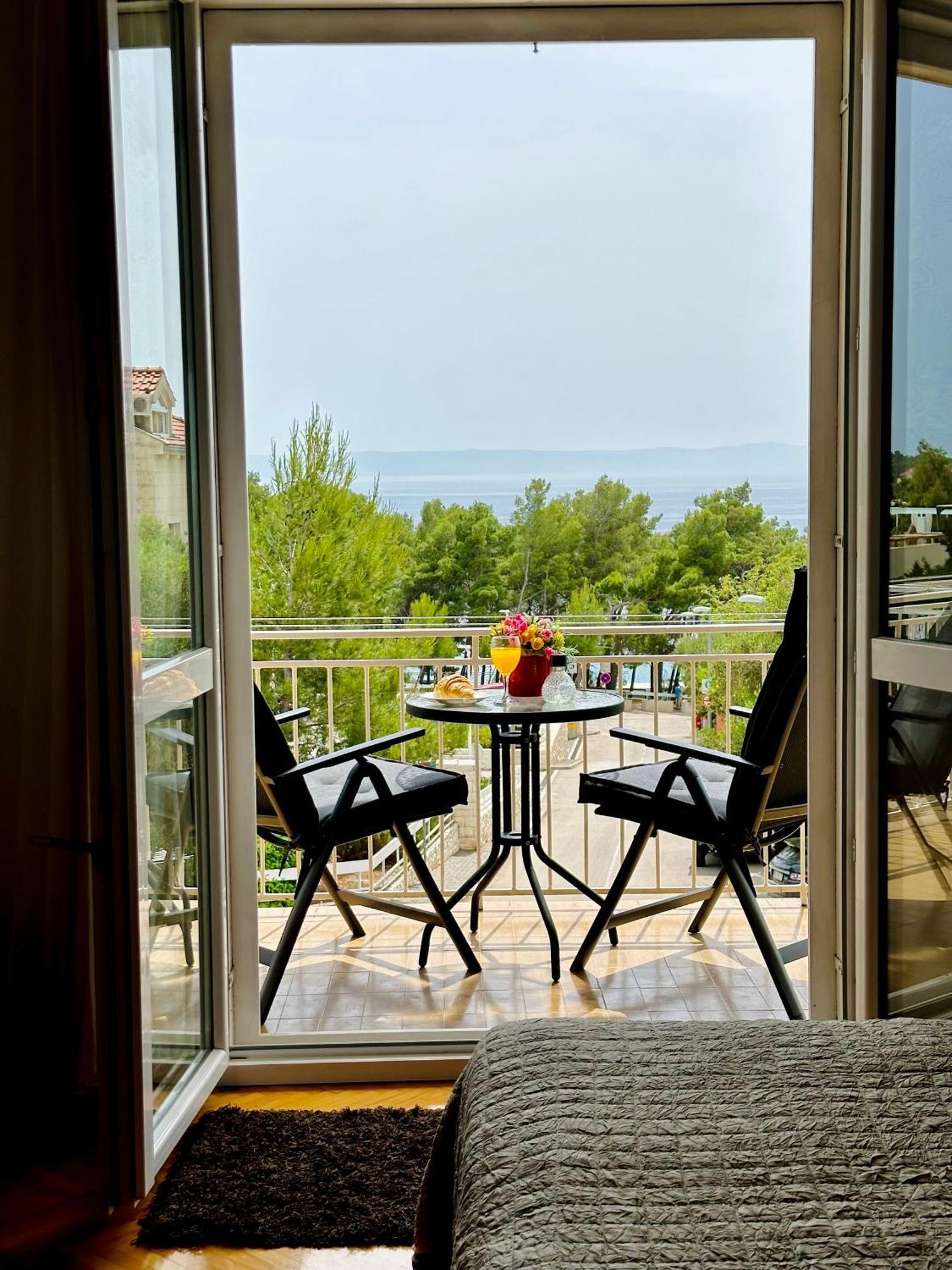 Spacious Family Apartment Near The Beach Макарска Екстериор снимка