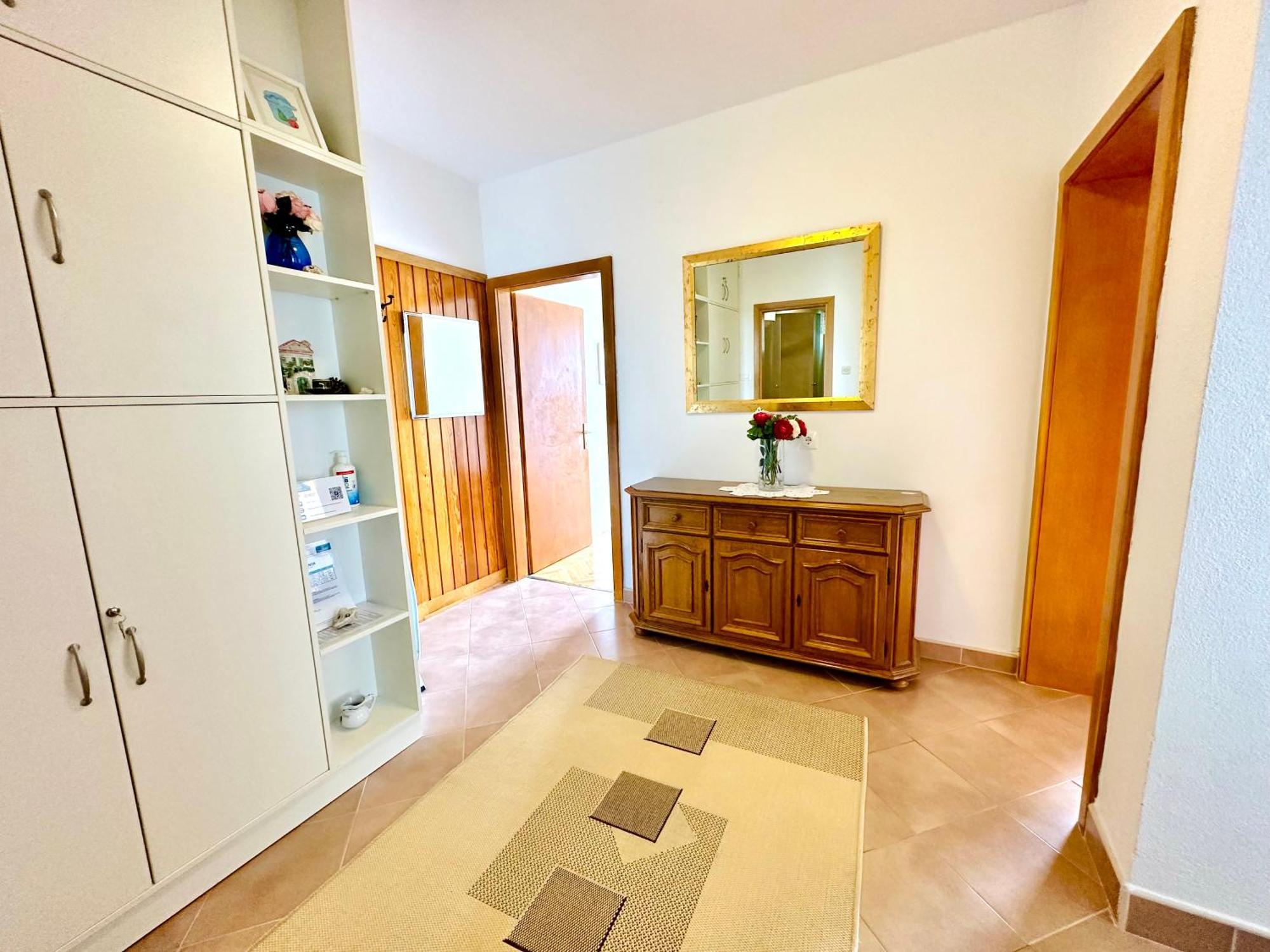 Spacious Family Apartment Near The Beach Макарска Екстериор снимка