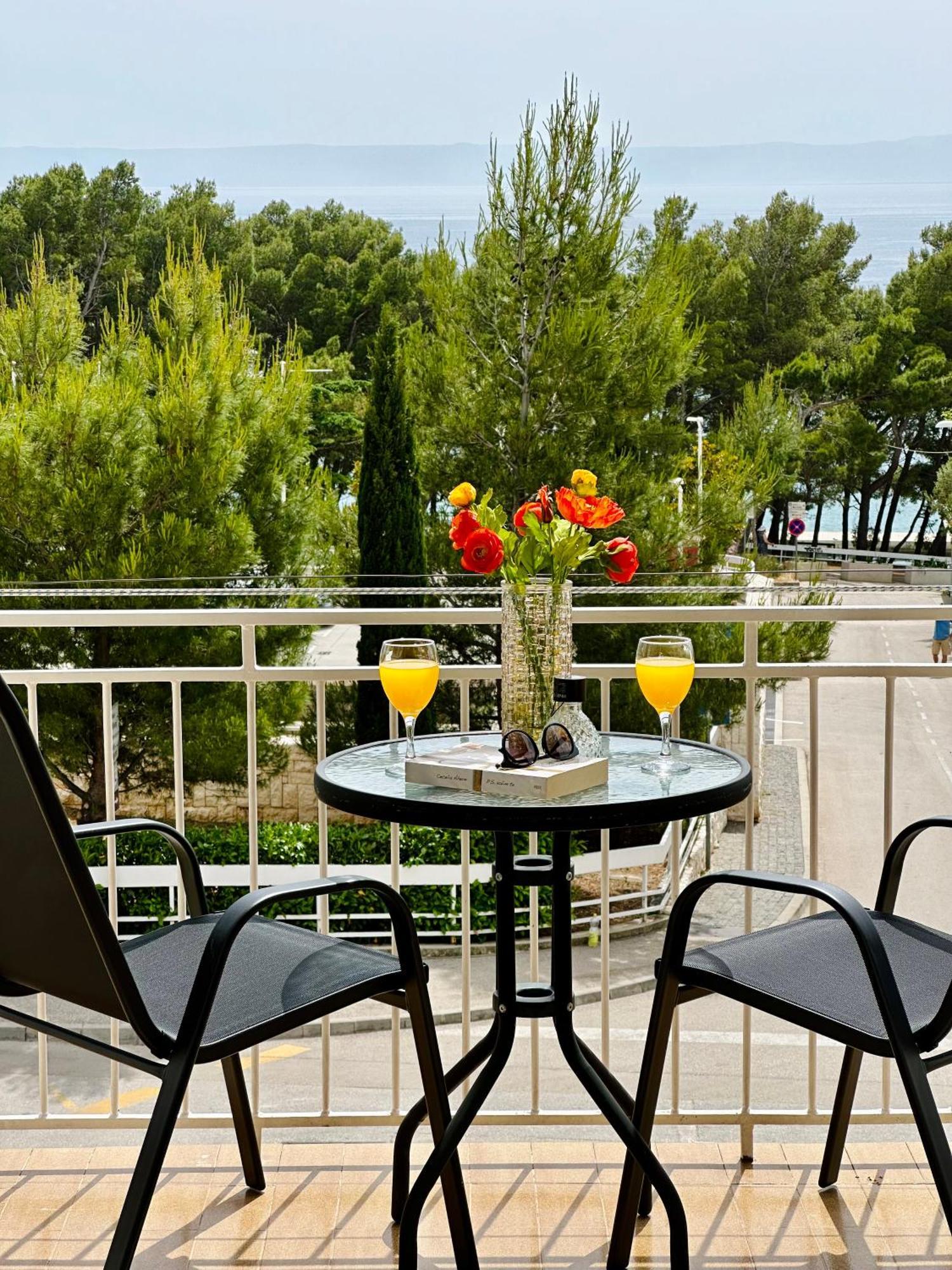 Spacious Family Apartment Near The Beach Макарска Екстериор снимка