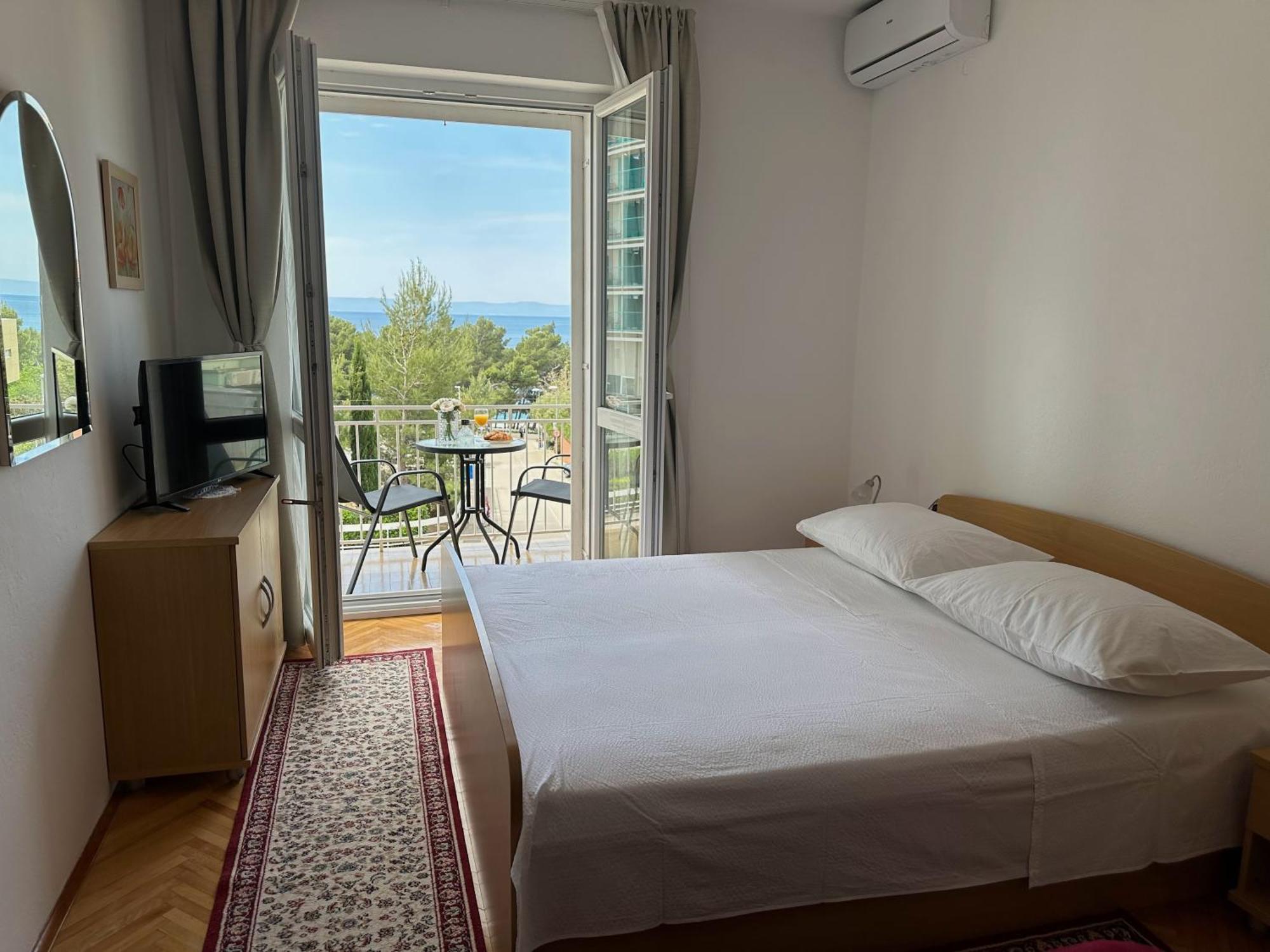 Spacious Family Apartment Near The Beach Макарска Екстериор снимка