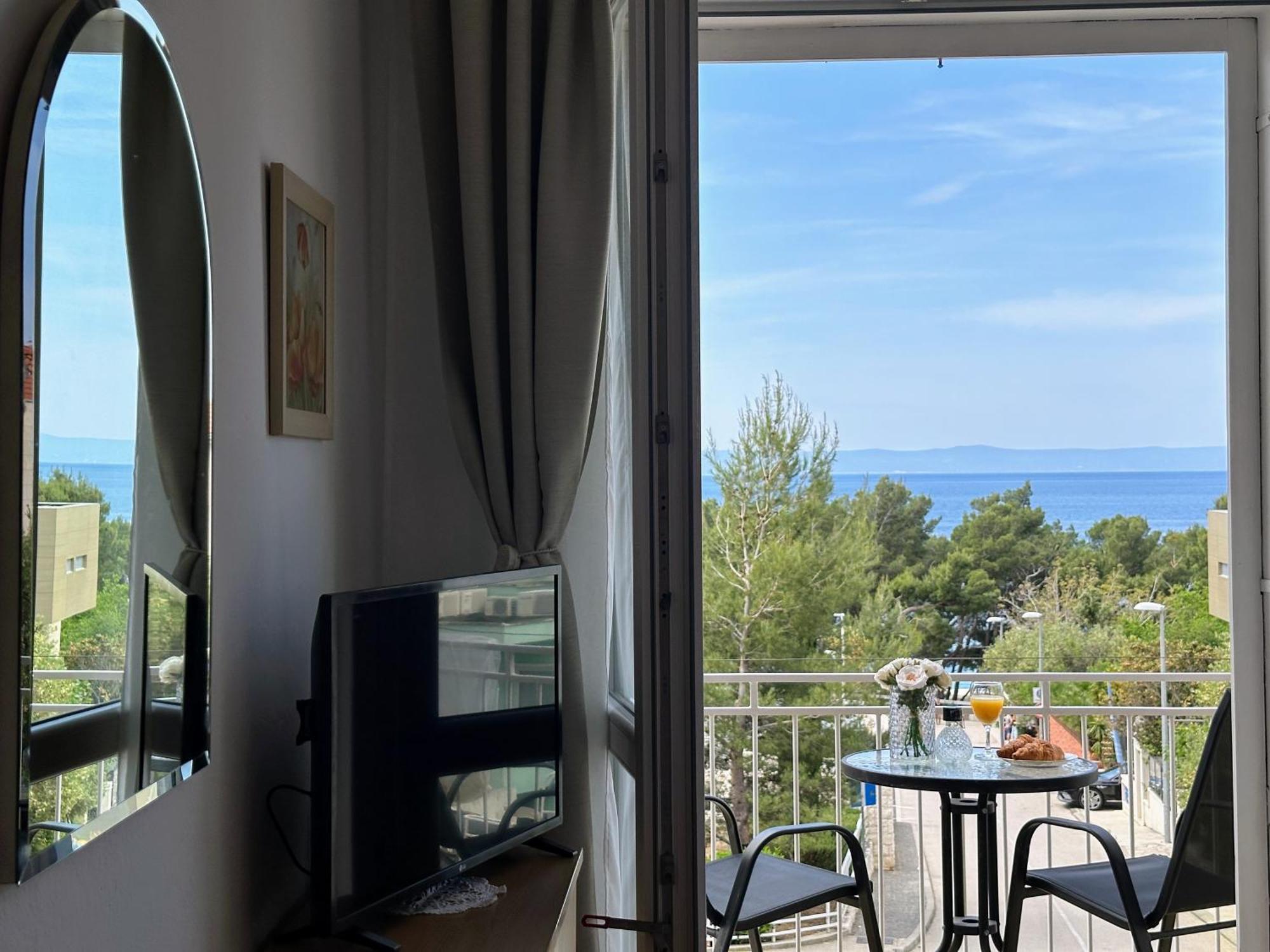 Spacious Family Apartment Near The Beach Макарска Екстериор снимка