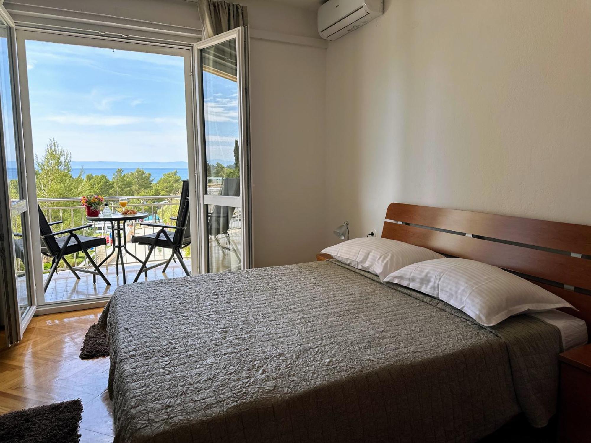 Spacious Family Apartment Near The Beach Макарска Екстериор снимка