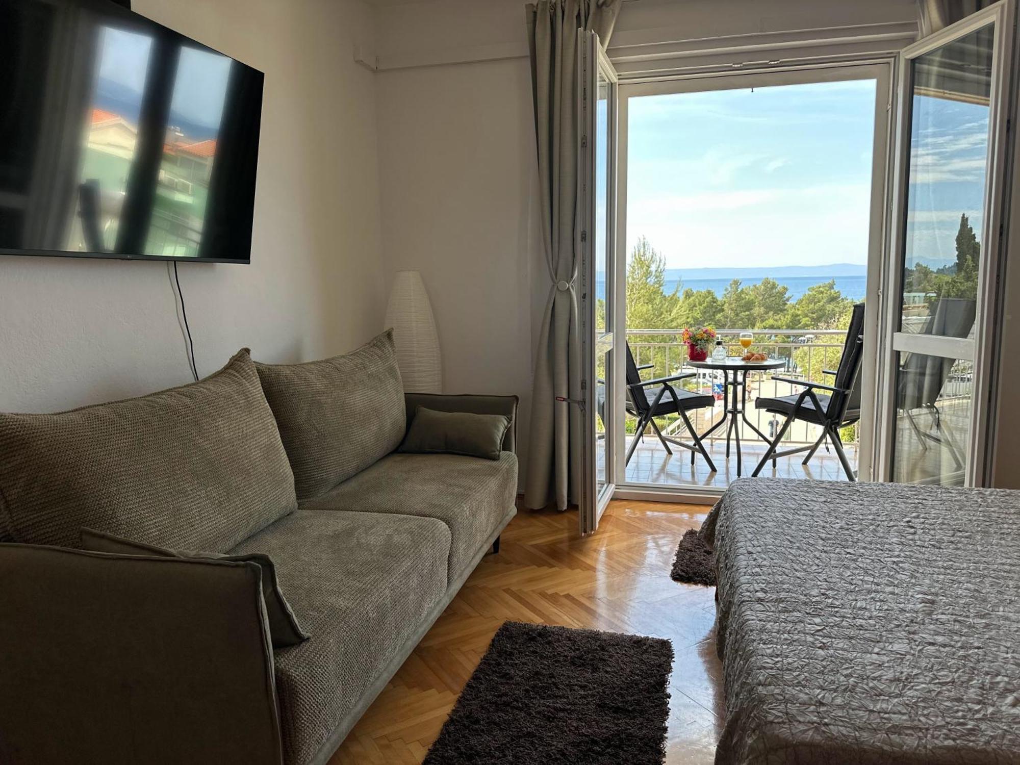 Spacious Family Apartment Near The Beach Макарска Екстериор снимка