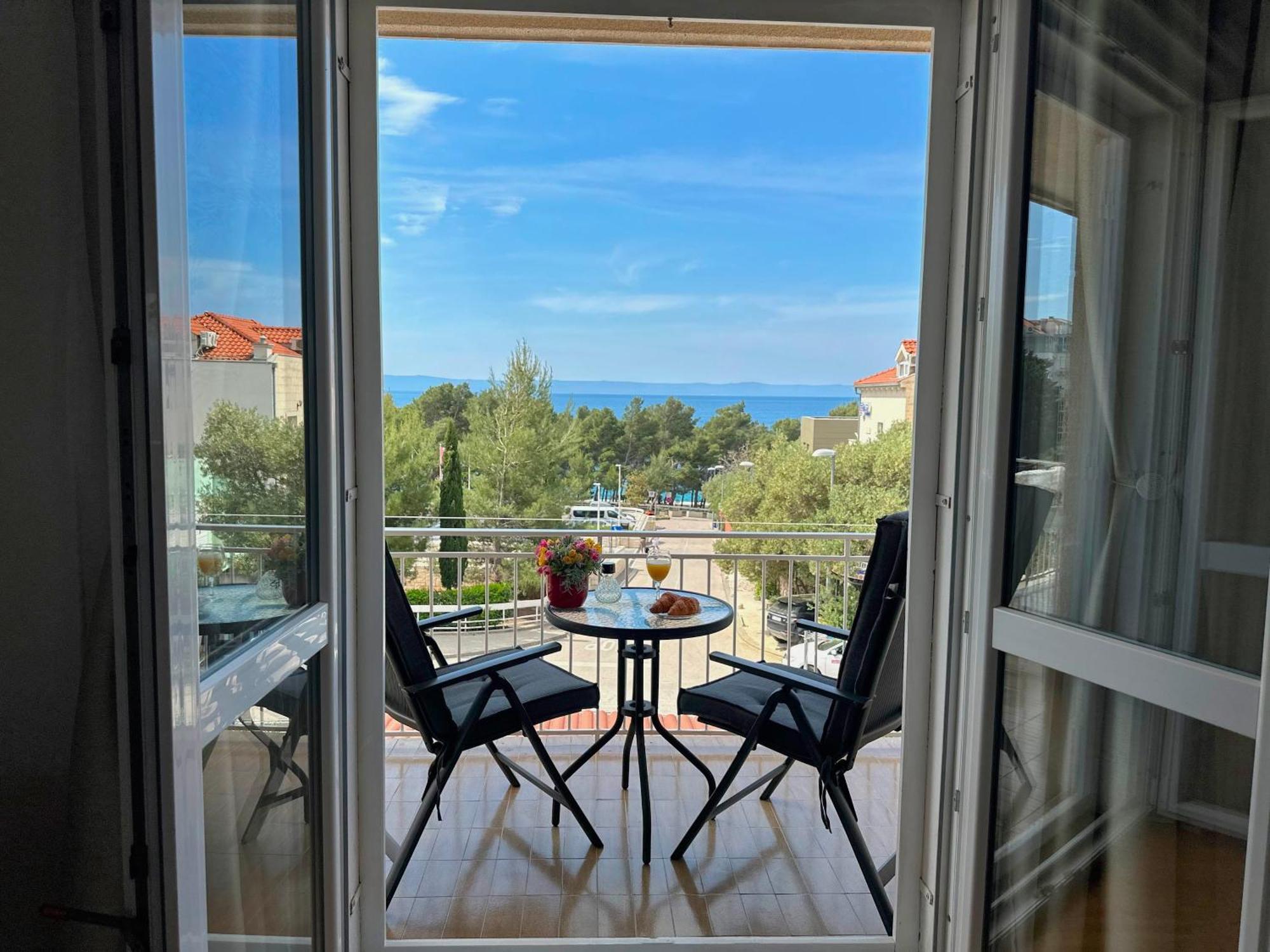 Spacious Family Apartment Near The Beach Макарска Екстериор снимка