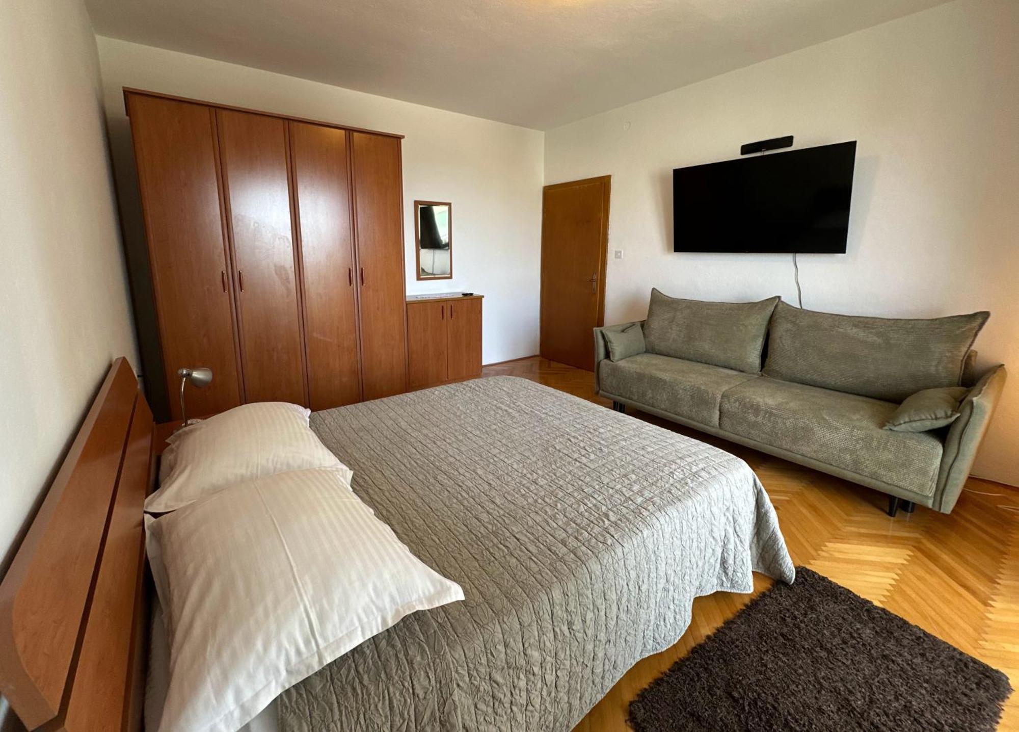 Spacious Family Apartment Near The Beach Макарска Екстериор снимка