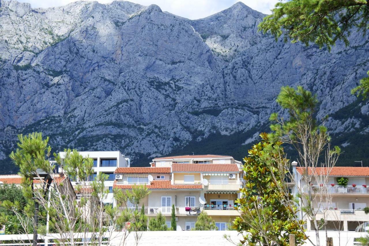 Spacious Family Apartment Near The Beach Макарска Екстериор снимка